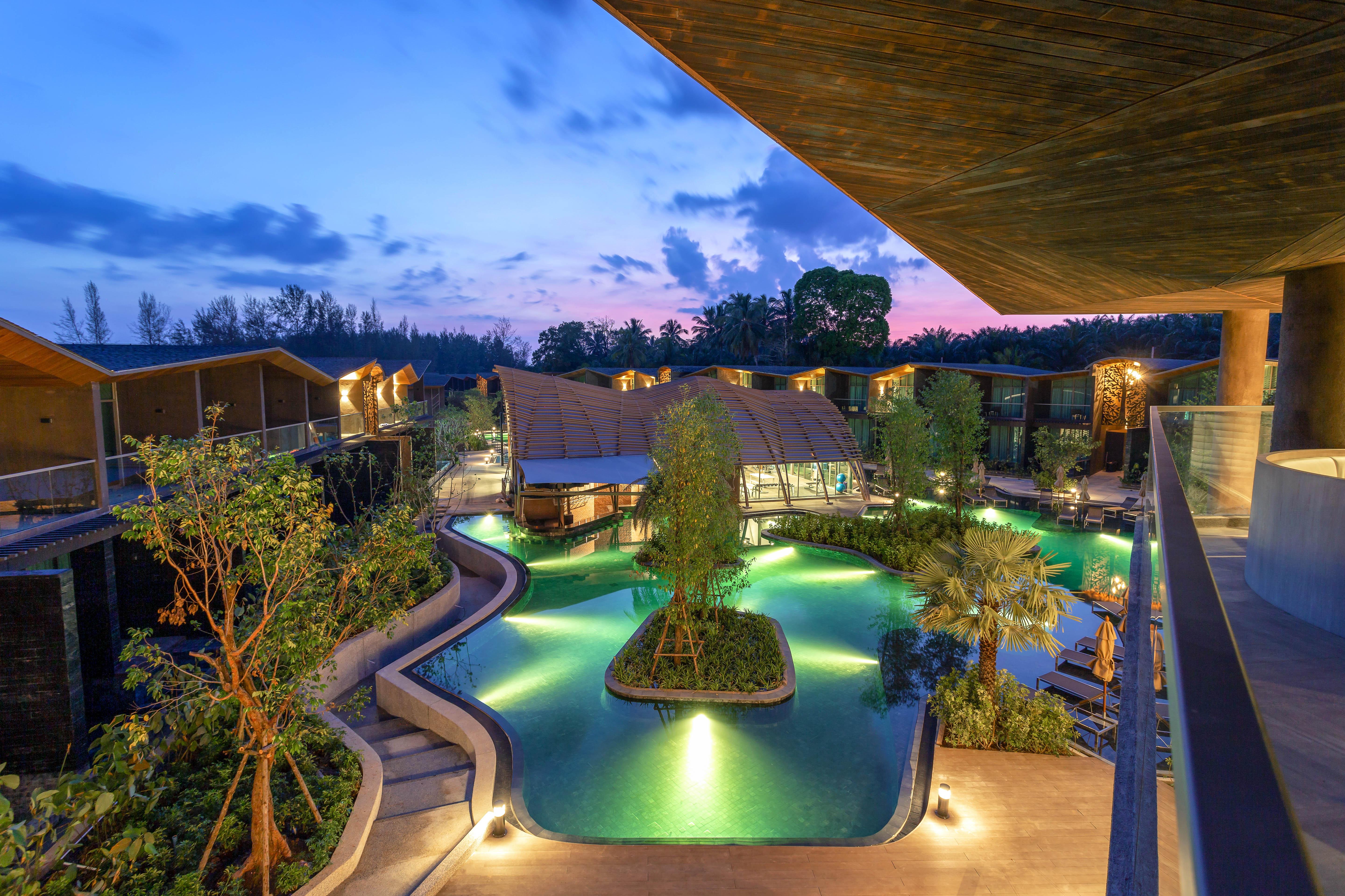 Kalima Resort And Villas Khao Lak Bagian luar foto The resort at night