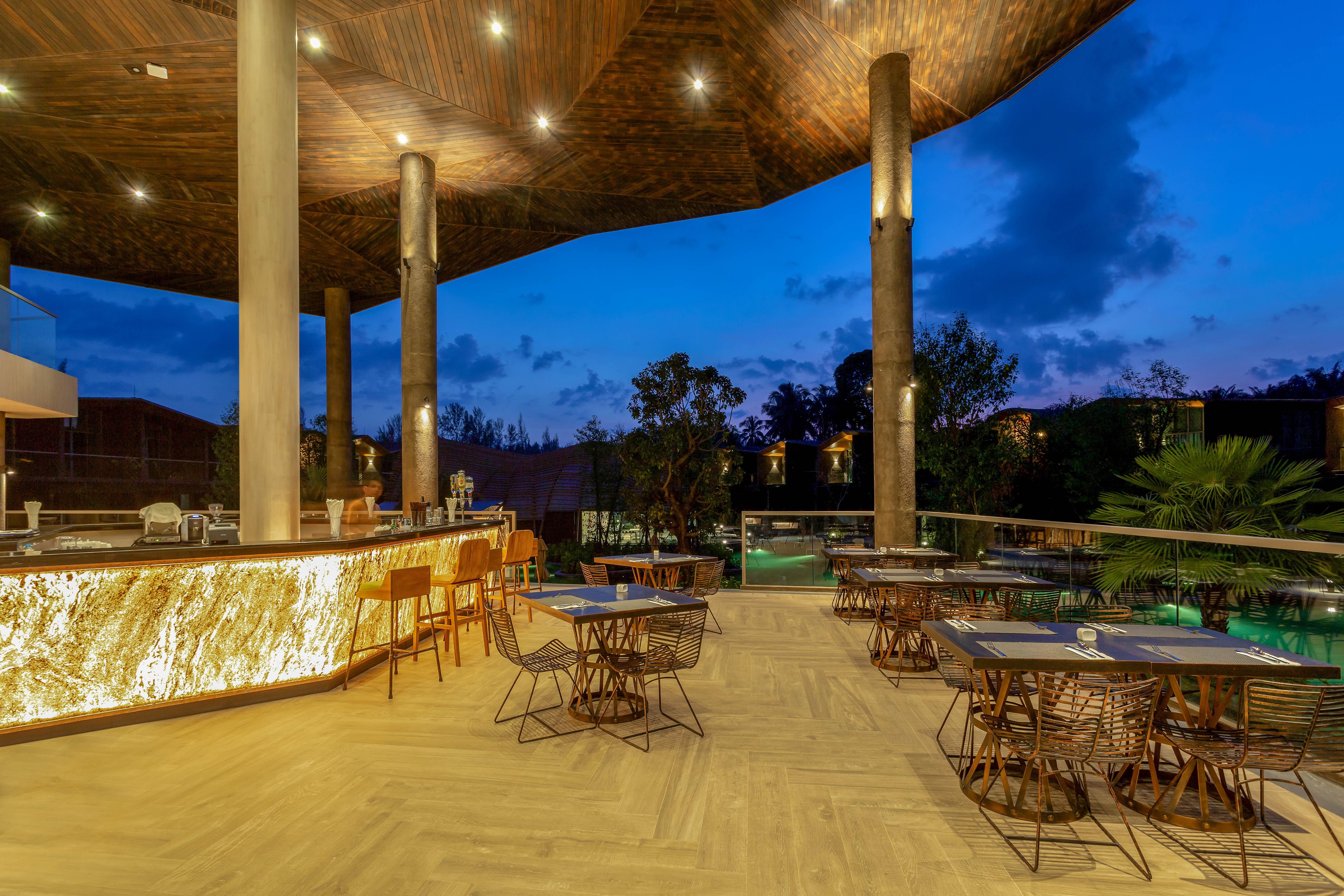Kalima Resort And Villas Khao Lak Bagian luar foto The bar at the resort